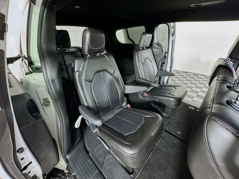Used 2024 Chrysler Pacifica Touring-L w/ S Appearance Package image 28