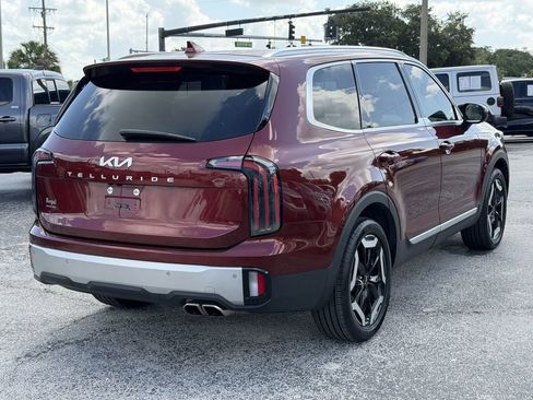 Certified 2023 Kia Telluride EX w/ EX Captain's Chair Package FWD image 5
