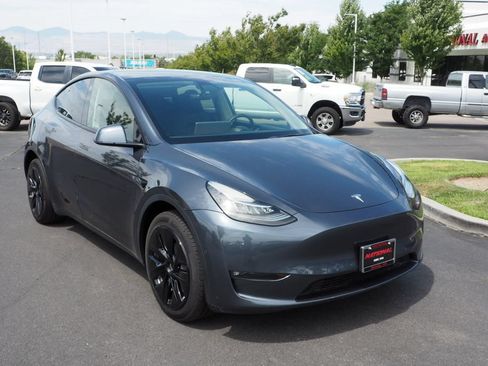Used 2022 Tesla Model Y Long Range AWD/4WD image 9