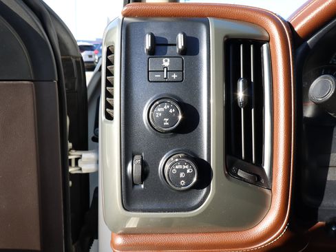 Used 2014 Chevrolet Silverado 1500 High Country w/ High Country Premium Package image 21