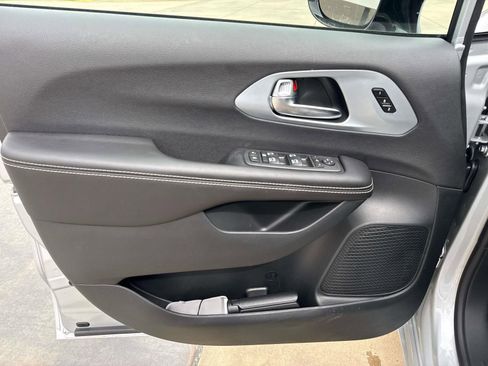 New 2026 Chrysler Pacifica Limited w/ S Appearance Package image 19