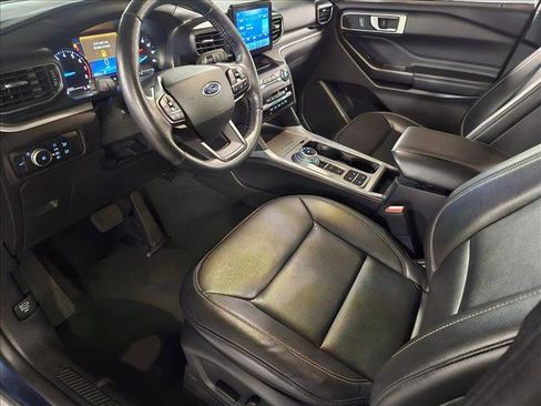 Used 2020 Ford Explorer XLT w/ Equipment Group 202A image 10