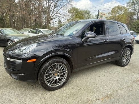 Used 2017 Porsche Cayenne Platinum Edition image 1
