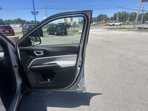 Used 2025 Jeep Compass Limited AWD/4WD image 21