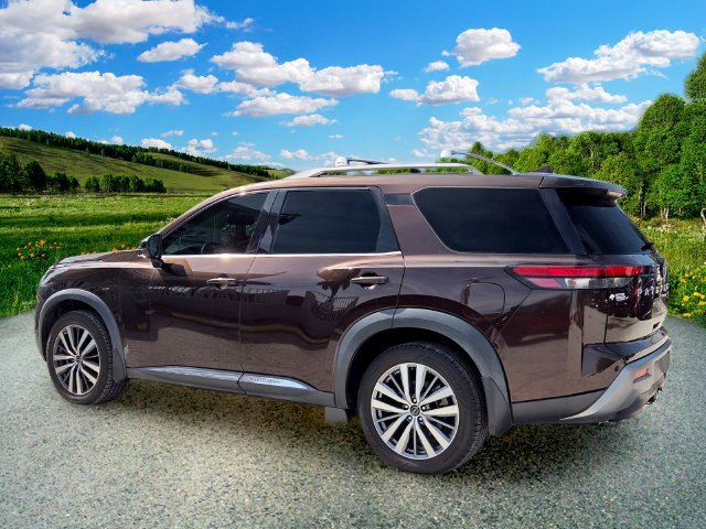 Used 2022 Nissan Pathfinder Platinum w/ Cargo Package AWD/4WD image 4