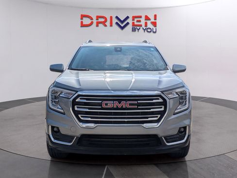 Used 2024 GMC Terrain SLT image 8