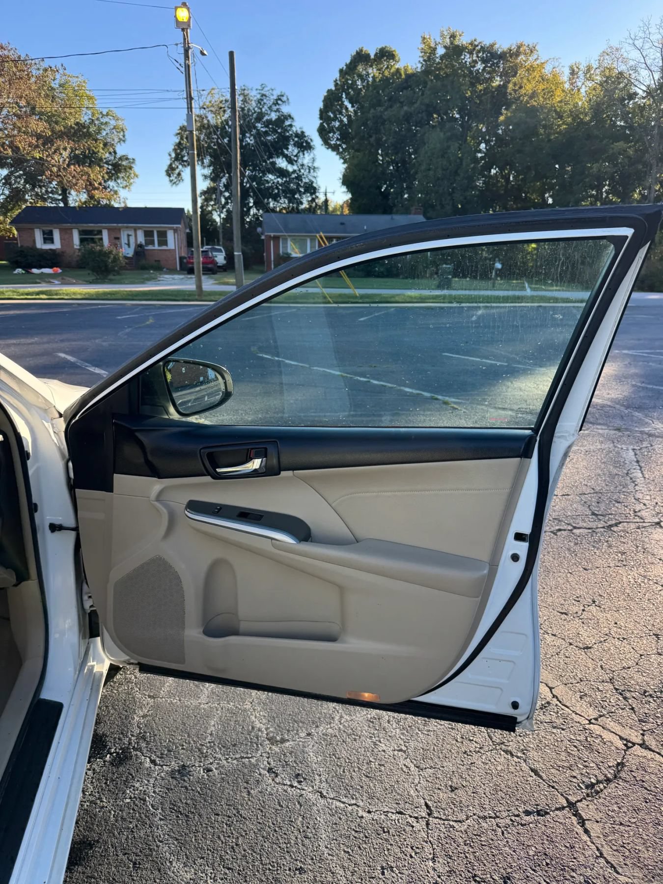 Used 2014 Toyota Camry XLE w/ Leather Package FWD image 19