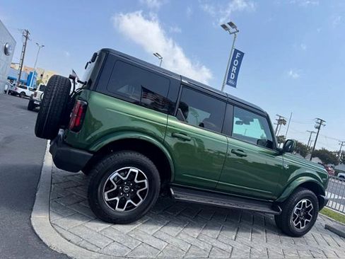 Used 2025 Ford Bronco Outer Banks AWD/4WD image 2