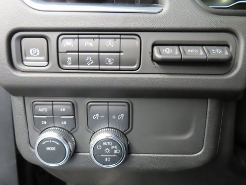 Used 2024 GMC Yukon AT4 image 56