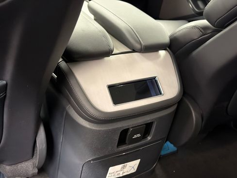New 2026 Lincoln Navigator L Premier AWD/4WD image 21