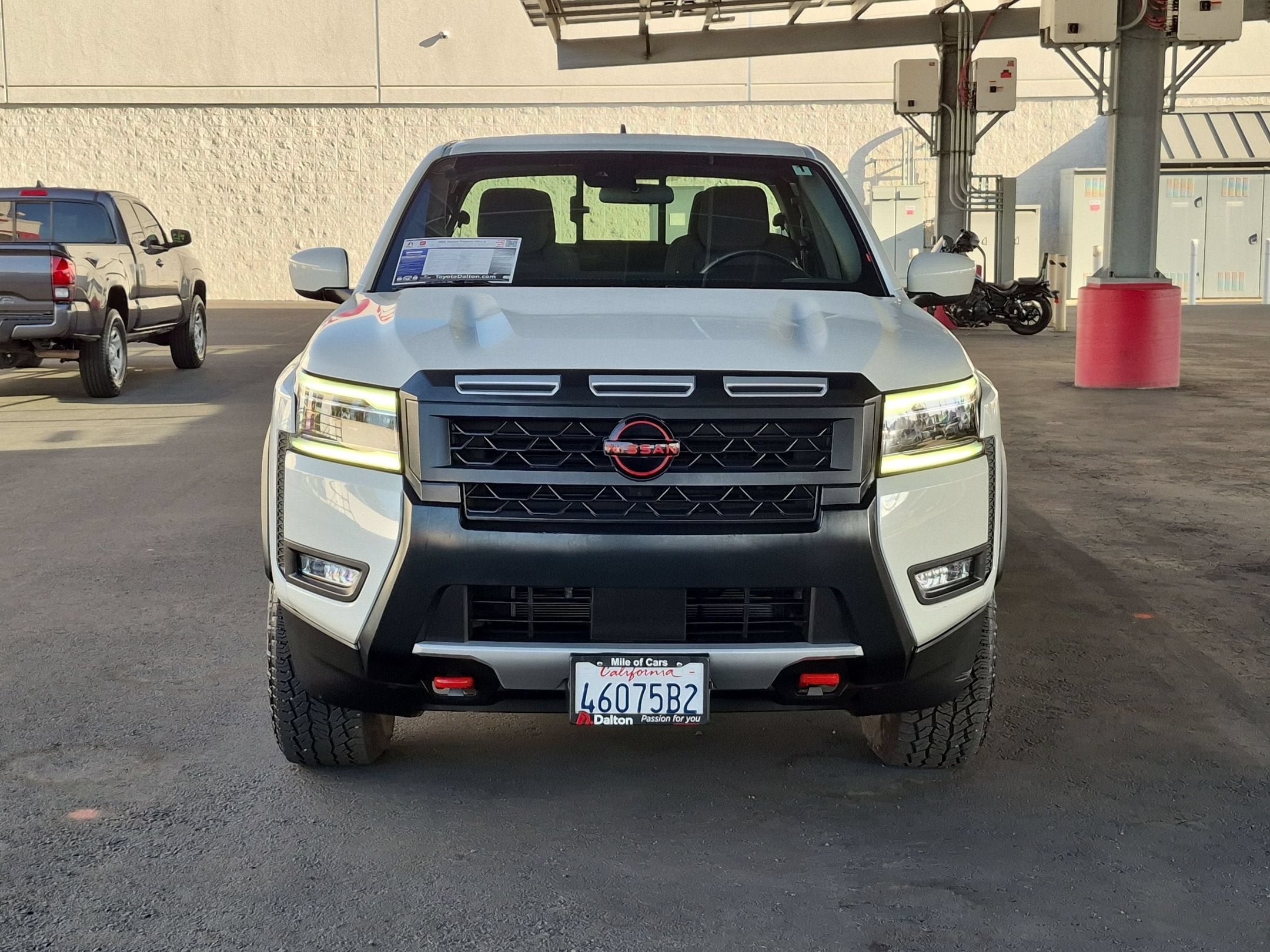 Used 2025 Nissan Frontier Pro-X RWD image 3