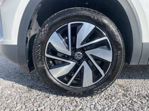 Used 2025 Volkswagen Atlas SE image 7