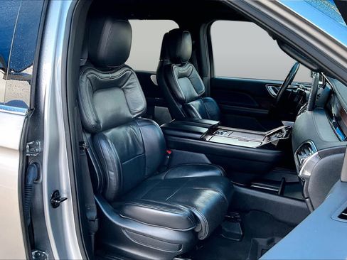 Used 2021 Lincoln Navigator Reserve w/ Luxury Package AWD/4WD image 9