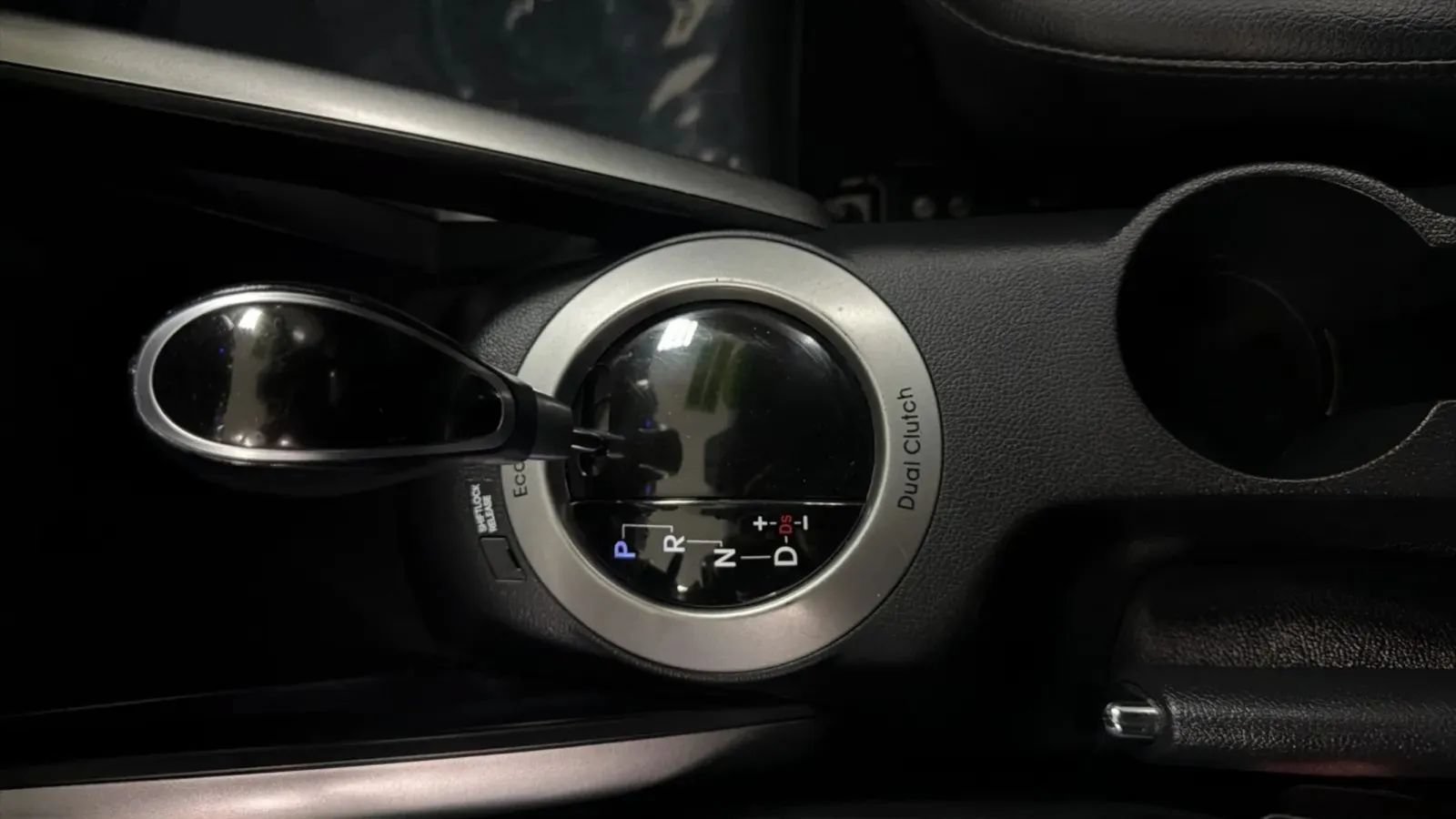 Used 2016 Hyundai Veloster w/ Option Group 03 FWD image 12