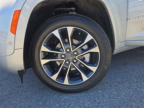 Used 2023 Jeep Grand Cherokee Overland w/ Trailer Tow Prep Group (B) image 31