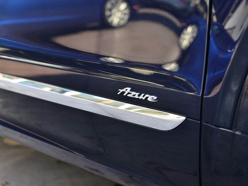 Used 2023 Bentley Bentayga Extended Wheelbase image 9