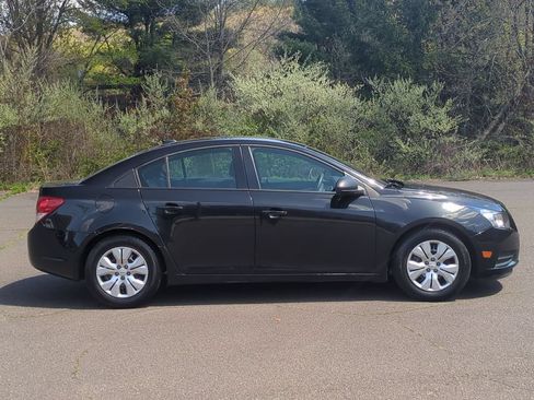Used 2013 Chevrolet Cruze LS FWD image 3