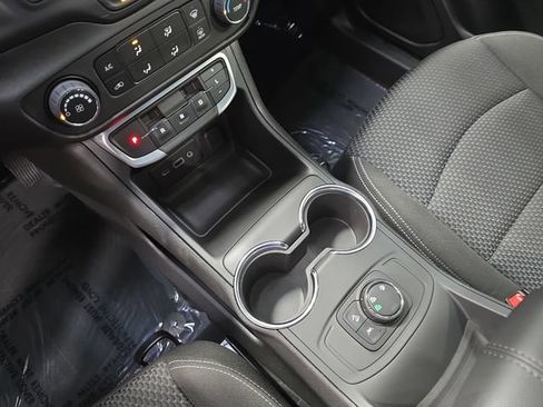 Used 2024 GMC Terrain SLE AWD/4WD image 25