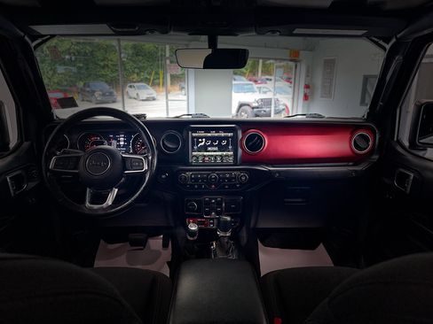 Used 2021 Jeep Gladiator Rubicon AWD/4WD image 17
