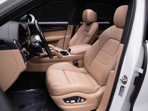 Used 2021 Porsche Cayenne AWD/4WD image 45