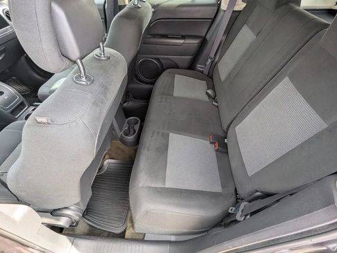 Used 2016 Jeep Patriot Latitude FWD image 17