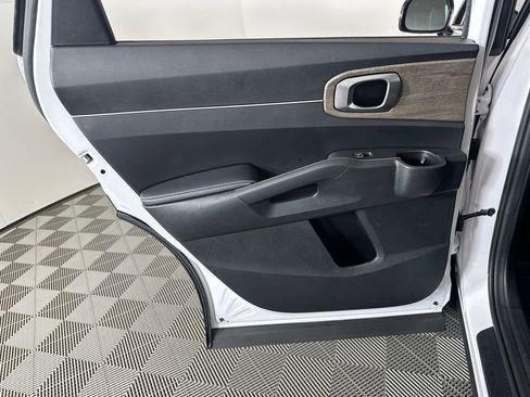Used 2021 Kia Sorento EX FWD image 22
