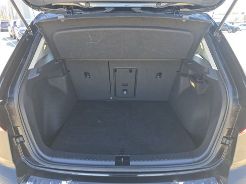 Certified 2023 Volkswagen Taos SE w/ Panoramic Sunroof Package image 15