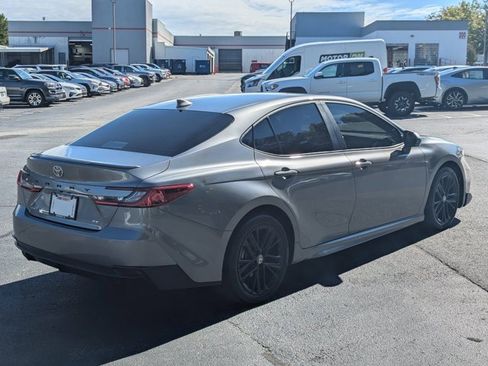 Used 2025 Toyota Camry SE image 7