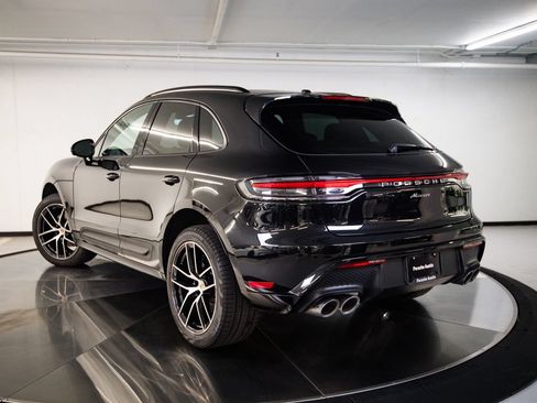 Certified 2024 Porsche Macan AWD/4WD image 2