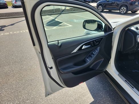 Used 2019 INFINITI QX30 Premium w/ Navigation Package AWD/4WD image 17