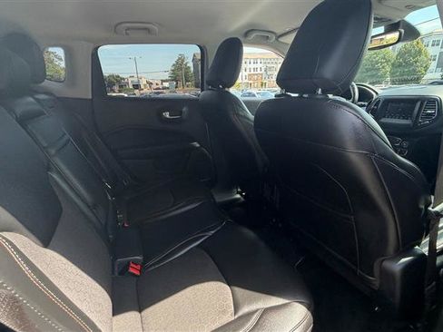 Used 2018 Jeep Compass Latitude w/ Popular Equipment Group AWD/4WD image 19