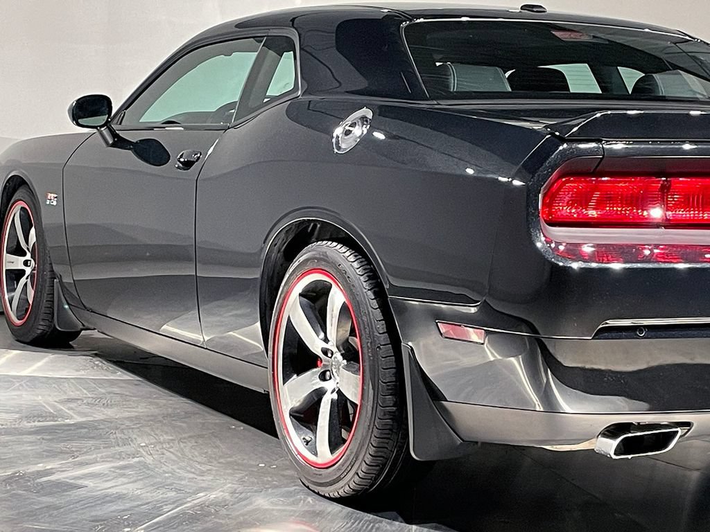 Used 2013 Dodge Challenger SRT8 w/ Harman Kardon Audio Group RWD image 30