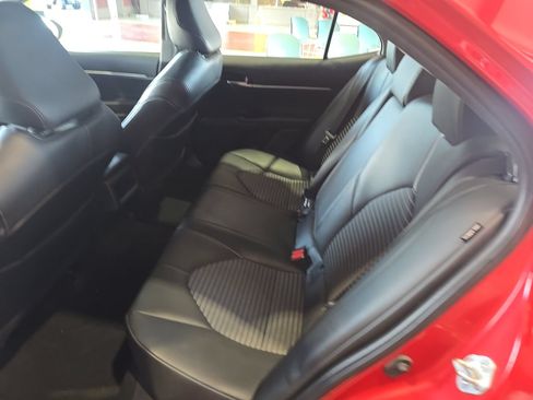 Used 2022 Toyota Camry SE FWD image 13