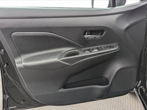 Used 2025 Nissan Versa SV FWD image 13