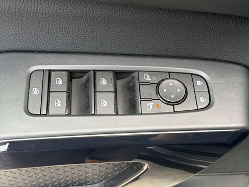 Used 2025 Nissan Pathfinder SV AWD/4WD image 24