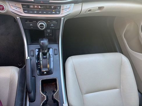 Used 2015 Honda Accord Touring image 18