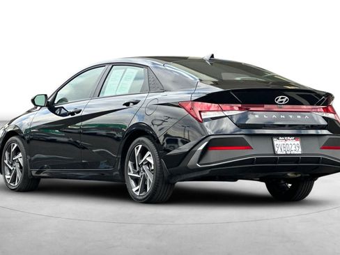 Certified 2025 Hyundai Elantra Sport image 4