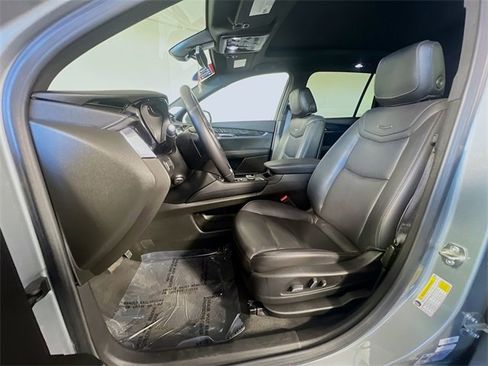 Used 2024 Cadillac XT6 Premium Luxury image 13