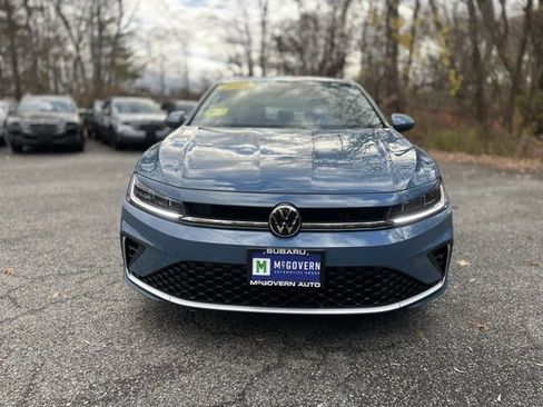 Used 2025 Volkswagen Jetta SE image 2