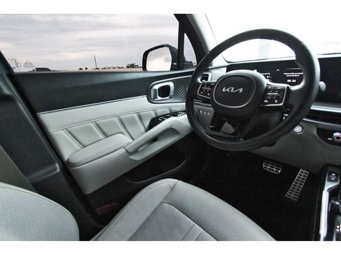 Certified 2024 Kia Sorento SX FWD image 9
