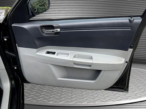 Used 2007 Chrysler 300 image 26