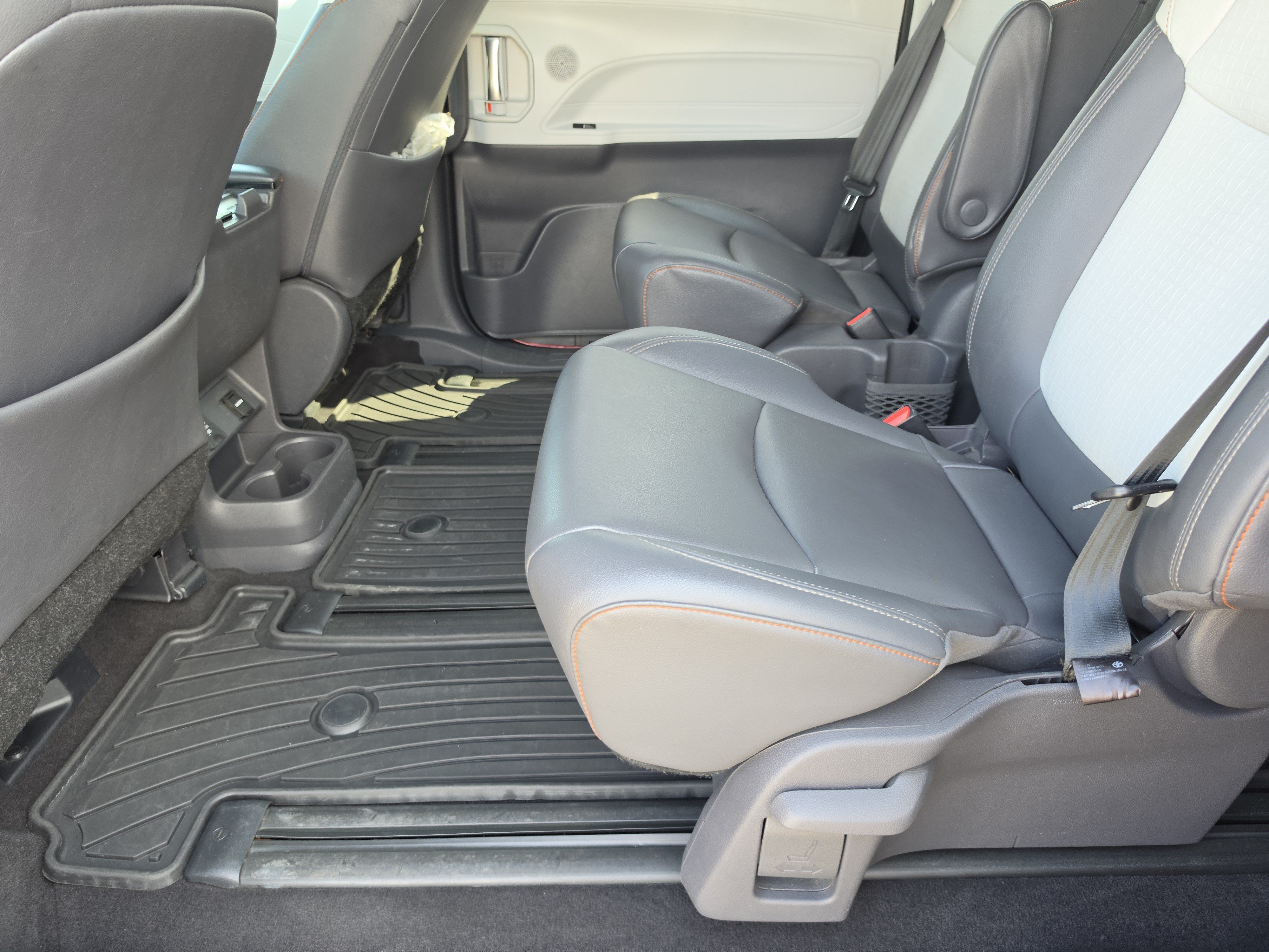 Used 2021 Toyota Sienna XSE w/ XSE Plus Package FWD image 10