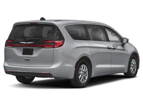 Used 2024 Chrysler Pacifica Touring-L FWD image 3