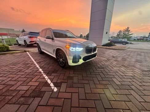 Used 2019 BMW X5 xDrive40i w/ M Sport Package AWD/4WD image 2