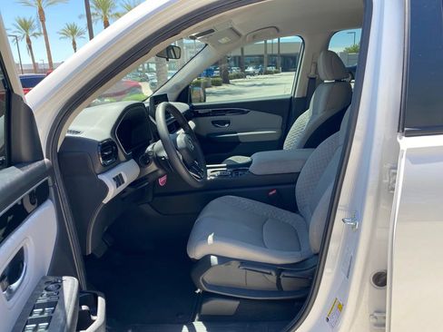 Used 2024 Honda Pilot LX image 8