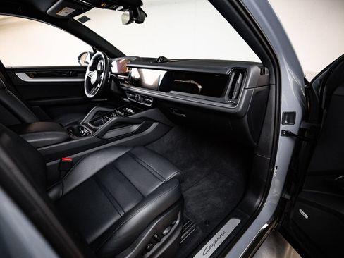 Certified 2026 Porsche Cayenne Coupe AWD/4WD image 28