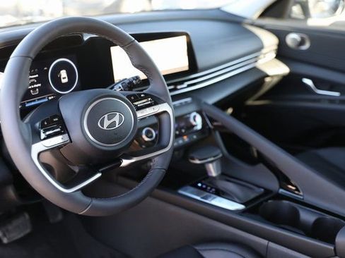 Used 2025 Hyundai Elantra Limited FWD image 20