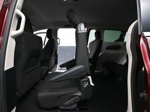 Used 2021 Chrysler Voyager LX image 37