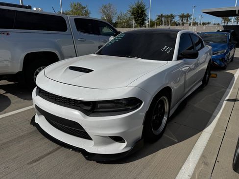 Used 2019 Dodge Charger R/T w/ Blacktop Package image 2