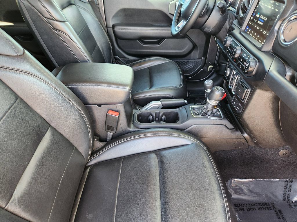 Used 2020 Jeep Wrangler Unlimited Sahara AWD/4WD image 5